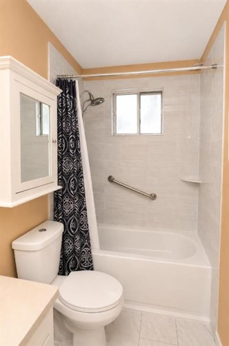 884 Rundlecairn Way Ne, Calgary, AB - Indoor Photo Showing Bathroom
