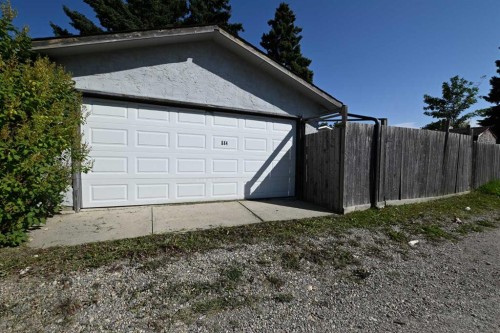 884 Rundlecairn Way Ne, Calgary, AB - Outdoor
