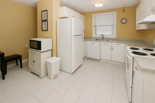 884 Rundlecairn Way Ne, Calgary, AB - Indoor Photo Showing Kitchen