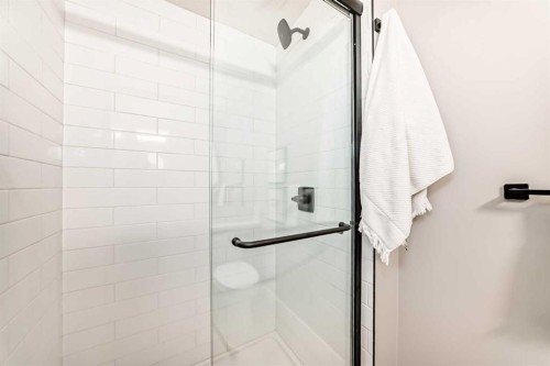275 Silverview Way Nw, Calgary, AB - Indoor Photo Showing Bathroom
