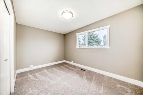 275 Silverview Way Nw, Calgary, AB - Indoor Photo Showing Other Room