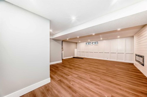 275 Silverview Way Nw, Calgary, AB - Indoor Photo Showing Other Room