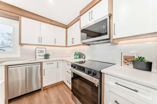 275 Silverview Way Nw, Calgary, AB - Indoor Photo Showing Kitchen With Upgraded Kitchen