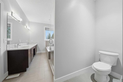 2018 37 Street Sw, Calgary, AB - Indoor Photo Showing Bathroom