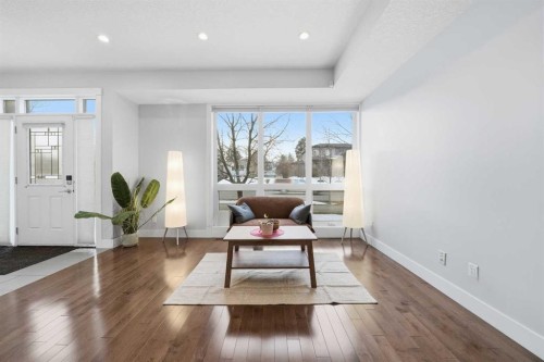 2018 37 Street Sw, Calgary, AB - Indoor Photo Showing Living Room