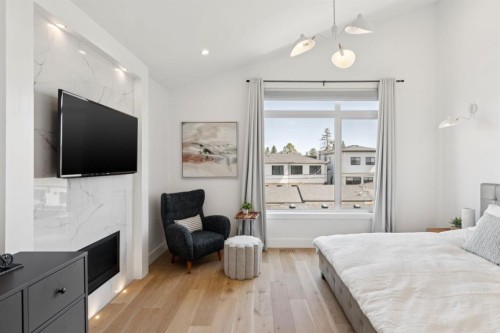 1424 27 Street Sw, Calgary, AB - Indoor Photo Showing Bedroom