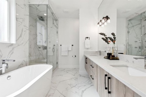 1424 27 Street Sw, Calgary, AB - Indoor Photo Showing Bathroom