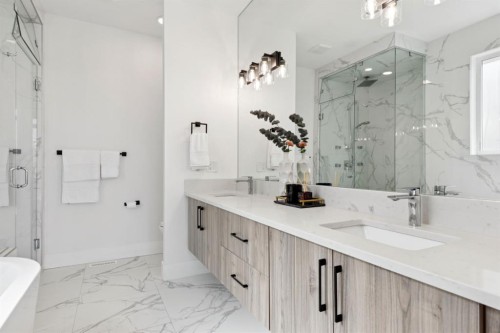 1424 27 Street Sw, Calgary, AB - Indoor Photo Showing Bathroom