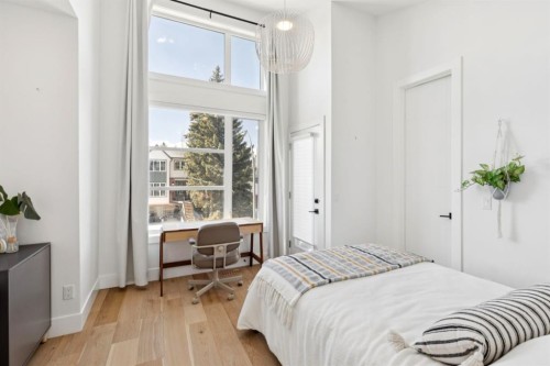 1424 27 Street Sw, Calgary, AB - Indoor Photo Showing Bedroom
