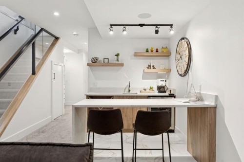 1424 27 Street Sw, Calgary, AB - Indoor Photo Showing Kitchen