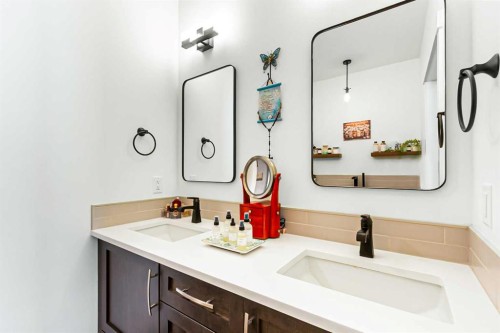 40 Viceroy Crescent, Olds, AB - Indoor Photo Showing Bathroom