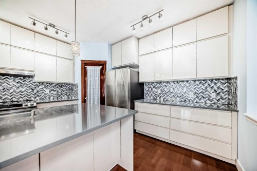 331 Royal Oak Heath Nw, Calgary, AB - Indoor Photo Showing Kitchen With Upgraded Kitchen