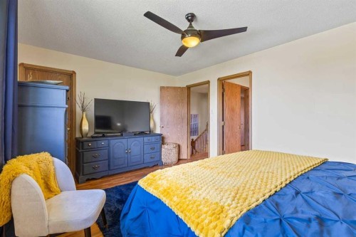 158 Saratoga Close Ne, Calgary, AB - Indoor Photo Showing Bedroom