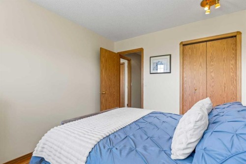 158 Saratoga Close Ne, Calgary, AB - Indoor Photo Showing Bedroom