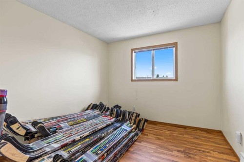 158 Saratoga Close Ne, Calgary, AB - Indoor Photo Showing Bedroom
