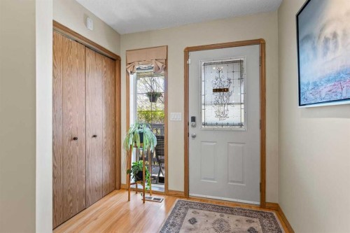 158 Saratoga Close Ne, Calgary, AB - Indoor Photo Showing Other Room