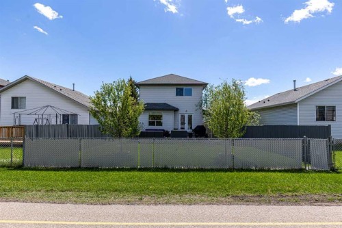158 Saratoga Close Ne, Calgary, AB - Outdoor