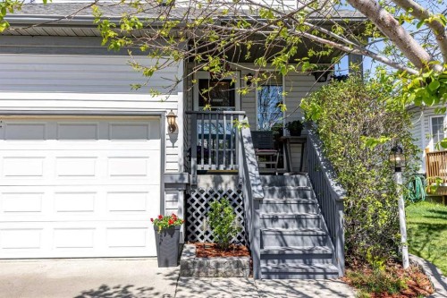 158 Saratoga Close Ne, Calgary, AB - Outdoor