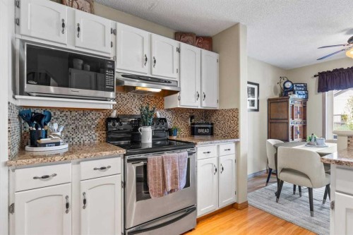 158 Saratoga Close Ne, Calgary, AB - Indoor Photo Showing Kitchen