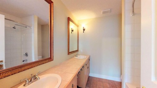215 10 Avenue Ne, Calgary, AB 