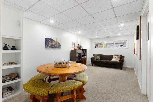 7612 35 Avenue Nw, Calgary, AB - Indoor