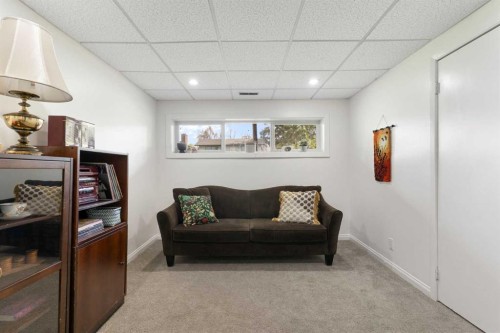 7612 35 Avenue Nw, Calgary, AB - Indoor