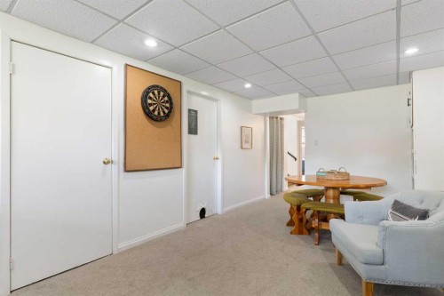 7612 35 Avenue Nw, Calgary, AB - Indoor Photo Showing Other Room