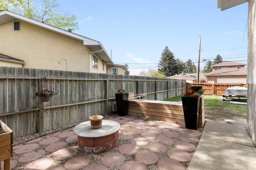 7612 35 Avenue Nw, Calgary, AB - Outdoor With Exterior