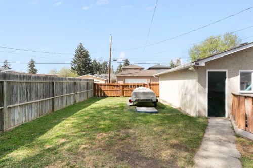 7612 35 Avenue Nw, Calgary, AB - Outdoor