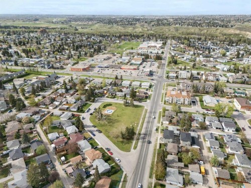 7612 35 Avenue Nw, Calgary, AB - Outdoor With View