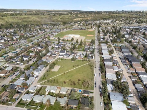 7612 35 Avenue Nw, Calgary, AB - Outdoor With View