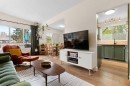 7612 35 Avenue Nw, Calgary, AB  - Indoor Photo Showing Living Room 