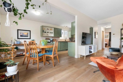 7612 35 Avenue Nw, Calgary, AB - Indoor