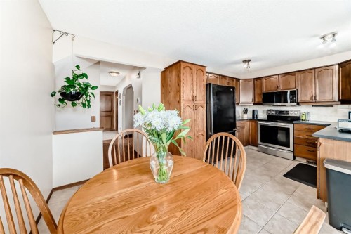 118 Sandpiper Way Nw, Calgary, AB - Indoor Photo Showing Other Room