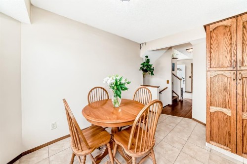 118 Sandpiper Way Nw, Calgary, AB - Indoor Photo Showing Dining Room