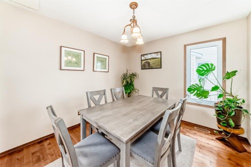 118 Sandpiper Way Nw, Calgary, AB - Indoor Photo Showing Dining Room