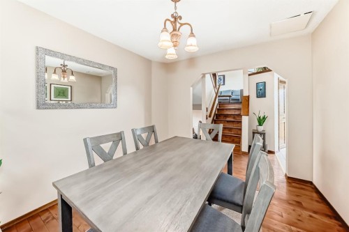 118 Sandpiper Way Nw, Calgary, AB - Indoor Photo Showing Dining Room