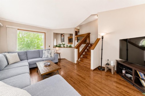 118 Sandpiper Way Nw, Calgary, AB - Indoor Photo Showing Living Room