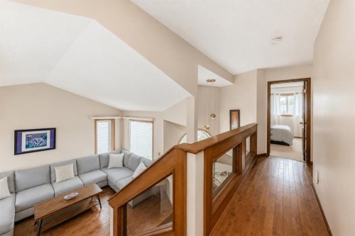 118 Sandpiper Way Nw, Calgary, AB - Indoor Photo Showing Other Room