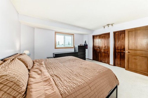 118 Sandpiper Way Nw, Calgary, AB - Indoor Photo Showing Bedroom