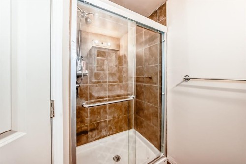 118 Sandpiper Way Nw, Calgary, AB - Indoor Photo Showing Bathroom