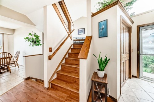 118 Sandpiper Way Nw, Calgary, AB - Indoor Photo Showing Other Room
