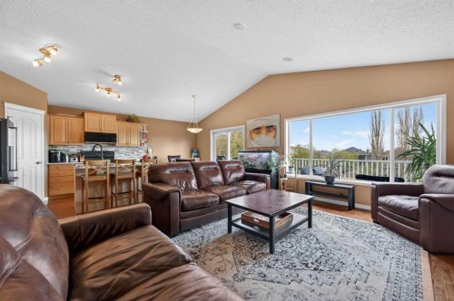 44 Bridlepost Green Sw, Calgary, AB - Indoor Photo Showing Living Room