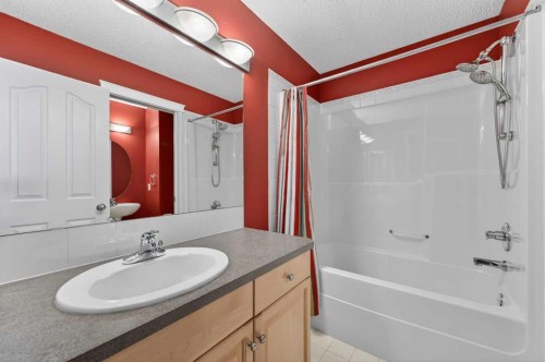 44 Bridlepost Green Sw, Calgary, AB - Indoor Photo Showing Bathroom
