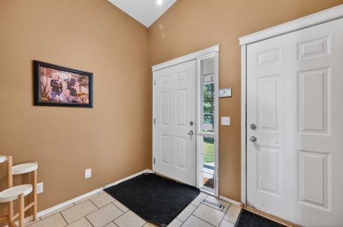 44 Bridlepost Green Sw, Calgary, AB - Indoor Photo Showing Other Room
