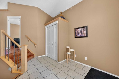 44 Bridlepost Green Sw, Calgary, AB - Indoor Photo Showing Other Room