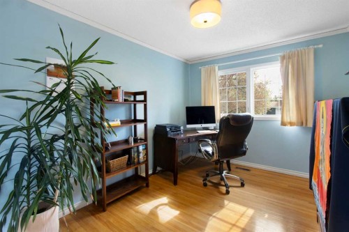 10811 Maplecrest Road Se, Calgary, AB - Indoor Photo Showing Office