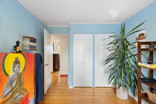 10811 Maplecrest Road Se, Calgary, AB - Indoor Photo Showing Other Room