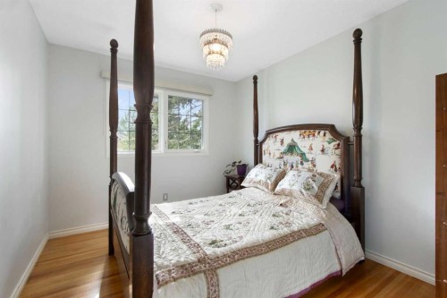 10811 Maplecrest Road Se, Calgary, AB - Indoor Photo Showing Bedroom