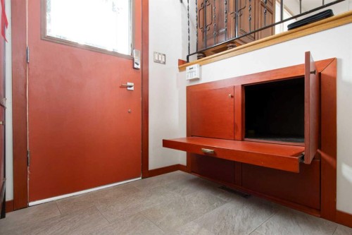 10811 Maplecrest Road Se, Calgary, AB - Indoor Photo Showing Other Room